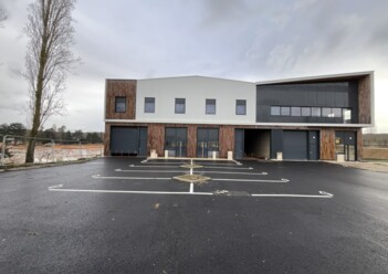 Achat entrepôts / activités Plaisir Cushman & Wakefield